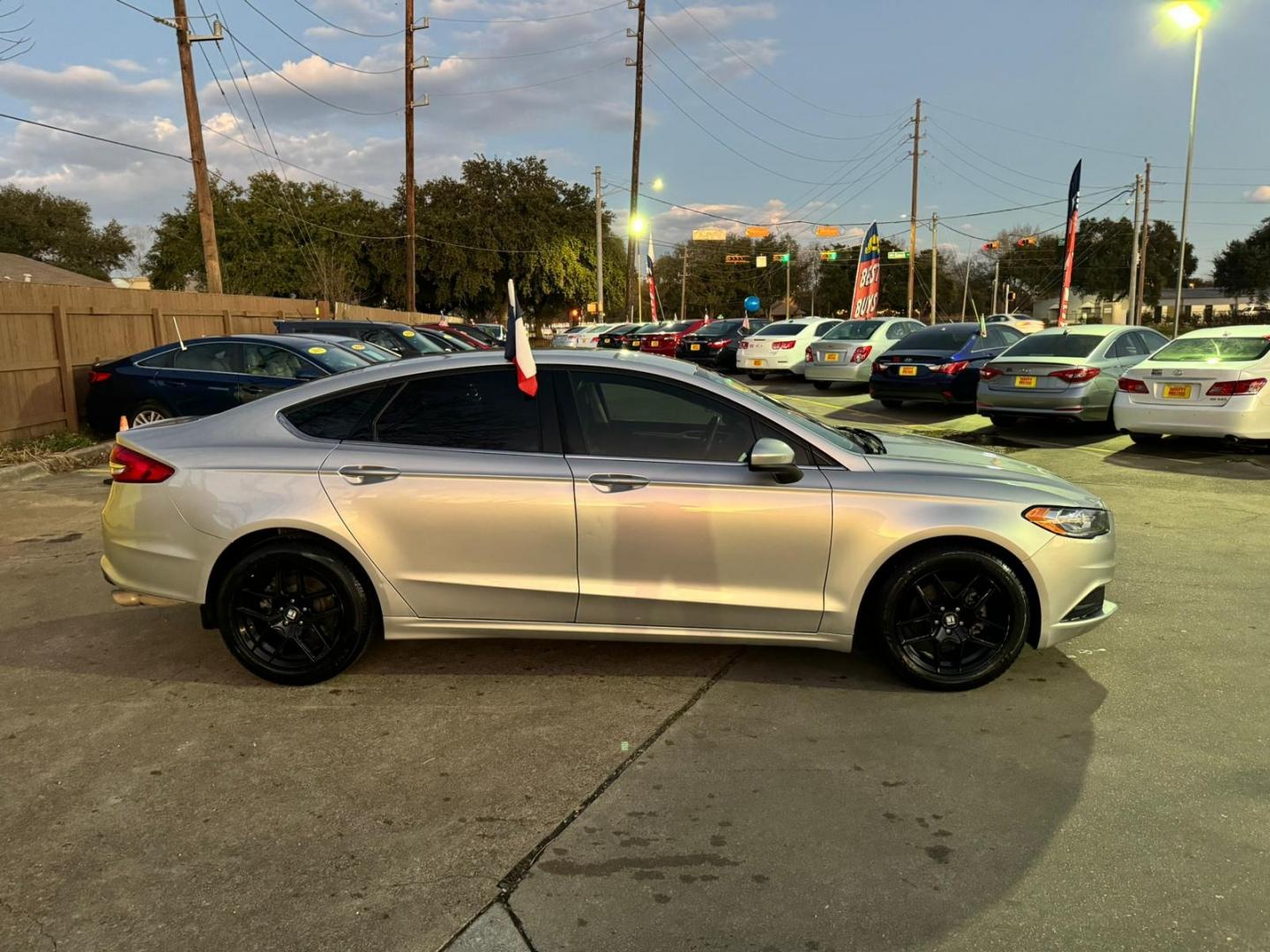 2018 Ford Fusion SE (3FA6P0HD4JR) with an 1.5L L4 DOHC 16V engine, 6A transmission, located at 16710 Clay Rd., Houston, TX, 77084, (281) 859-7900, 29.834864, -95.656166 - Photo#1